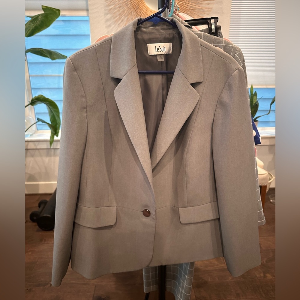 Le Suit Size 6 Women's Two Button Blazer Jacket Gray Lined Career Office